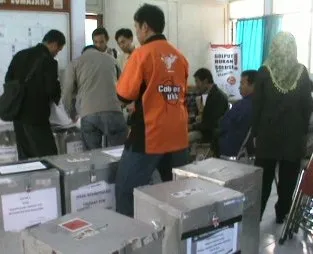 Panwaslu Tidak Restui KPU Buka Kotak